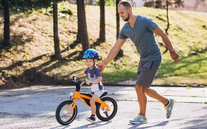 Ako a kedy naučiť deti bicyklovať?