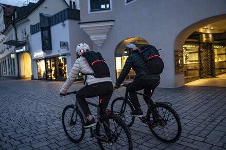 Vaude led svetlo "Light me up" na batohy, red