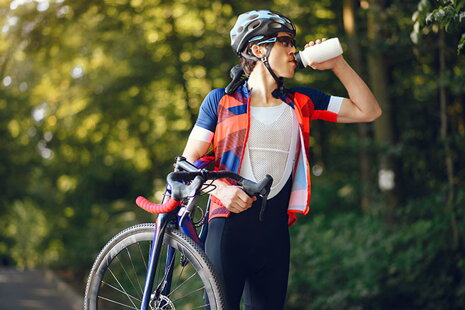 Aj na bicykli nezabúdajte na správny pitný režim