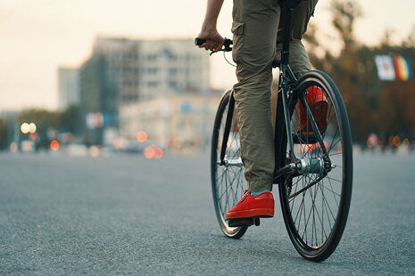 Poradíme vám: čo si obliecť pri dochádzaní na bicykli do práce